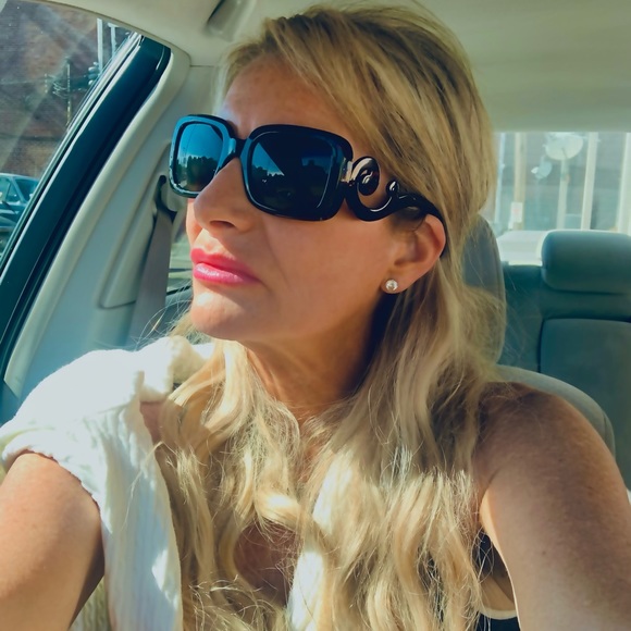 Meet your Posher, Adrienne - Picture 2 of 9